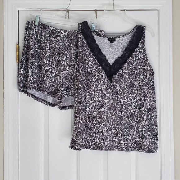 Like New Tahari 2 pc Top & Shorts Pajama Set Black White Floral Pattern - Picture 1 of 8